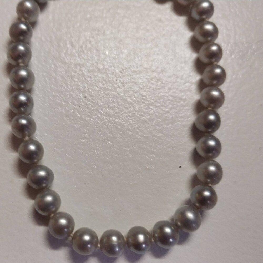 14k  Freshwater Pearl Bracelet 6 1/2 " Hand Knotted